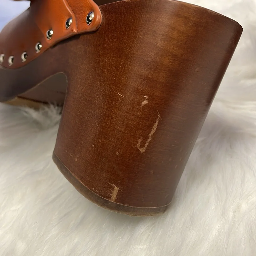 CHANEL leather clog